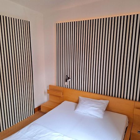 Beliebtes City-Apartment รอยท์ลิงเงน ภายนอก รูปภาพ